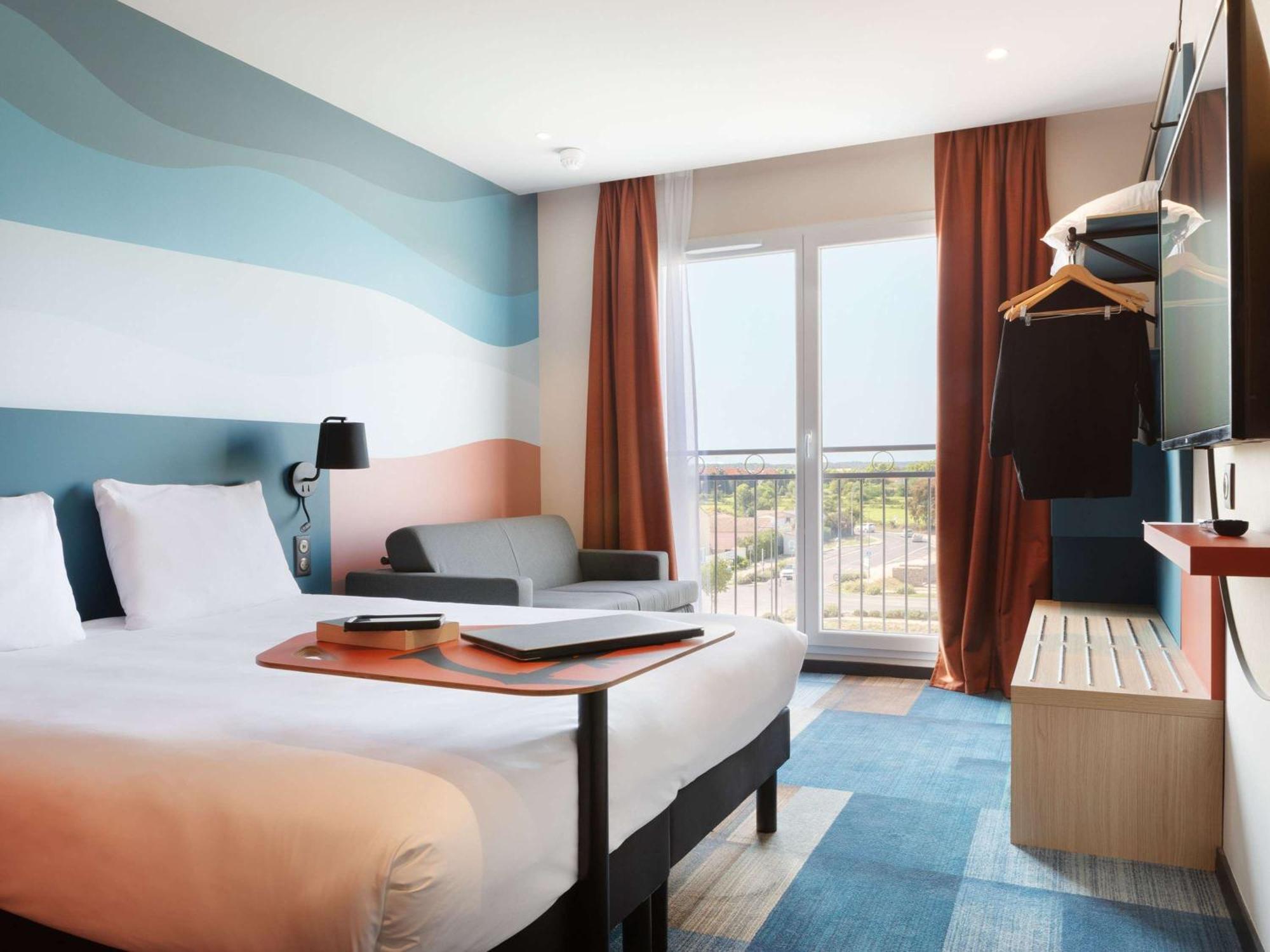 Hotel Ibis Styles Miramas Exterior foto