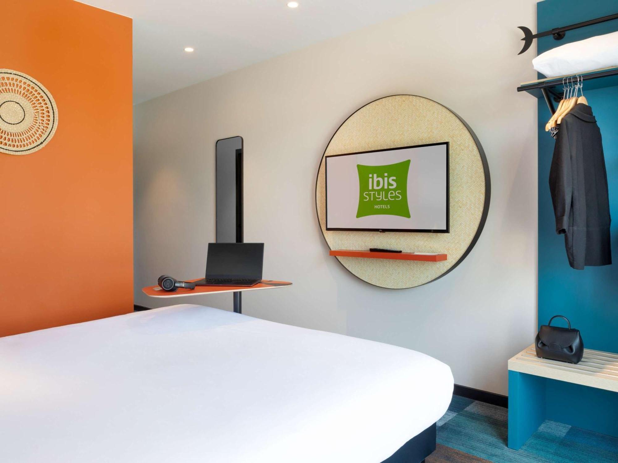 Hotel Ibis Styles Miramas Exterior foto