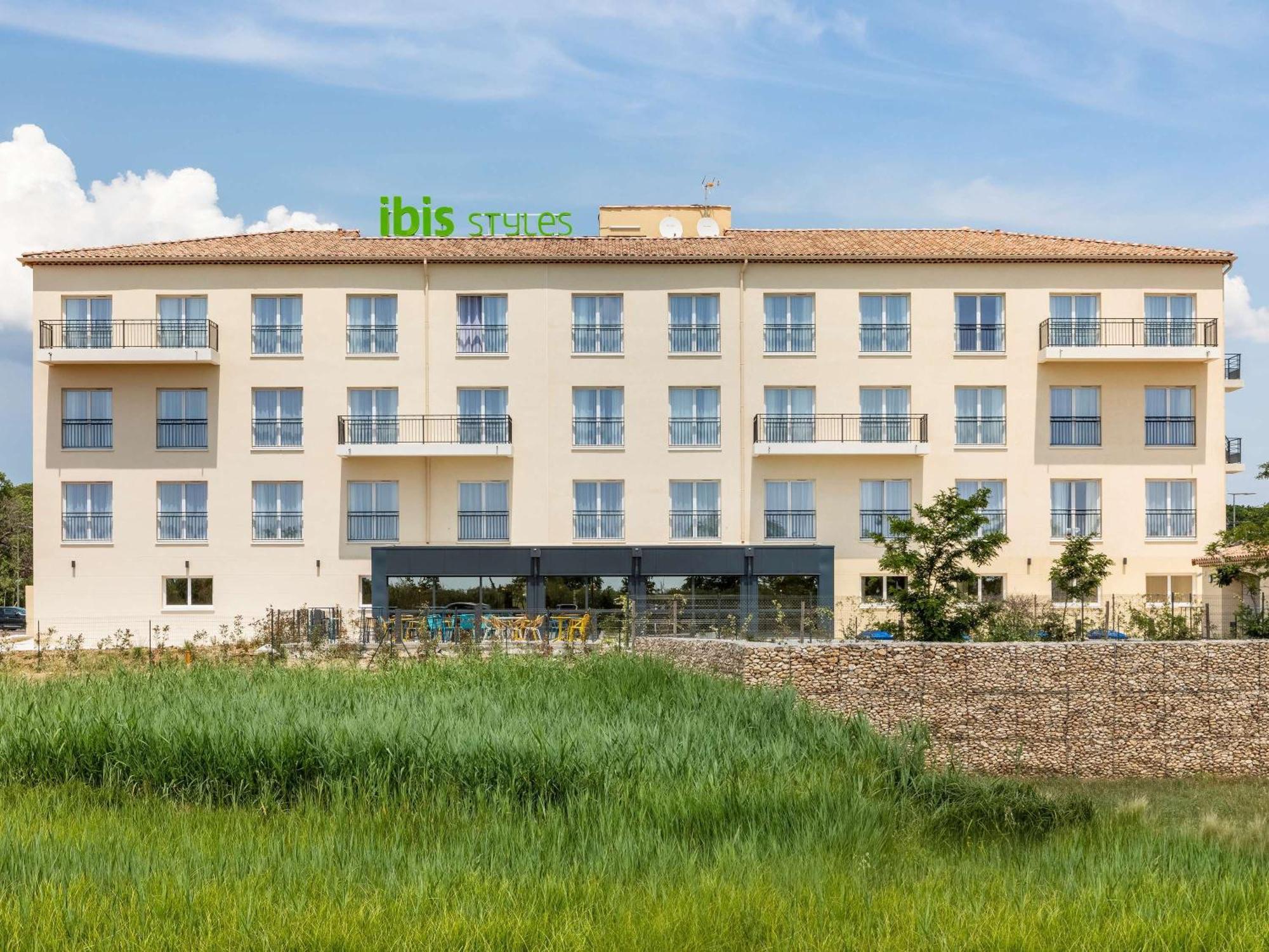 Hotel Ibis Styles Miramas Exterior foto