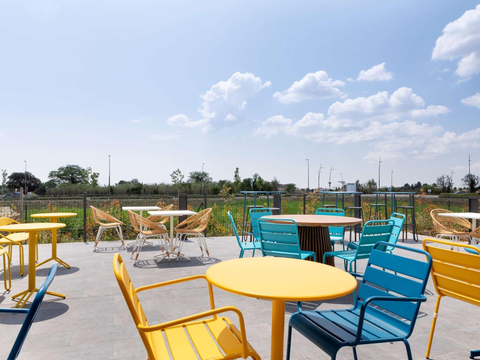 Hotel Ibis Styles Miramas Exterior foto